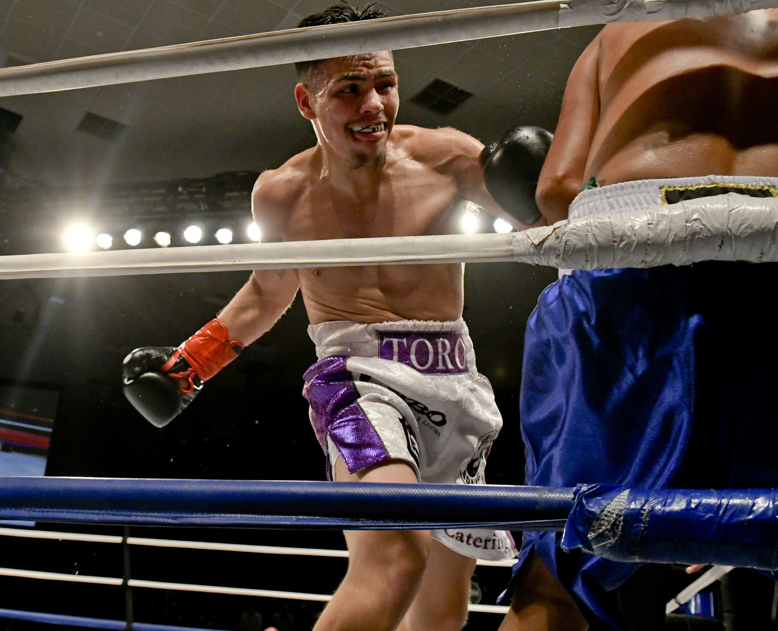 011020 WFC 120 boxing 35.jpg